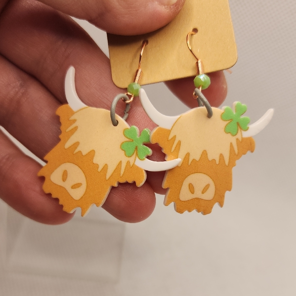 Highland Cow Earrings with Clover - Picture 3 of 3